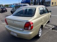 2000 Toyota Platz.