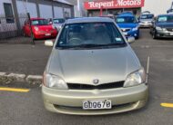 2000 Toyota Platz.