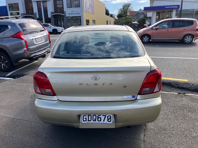 2000 Toyota Platz.