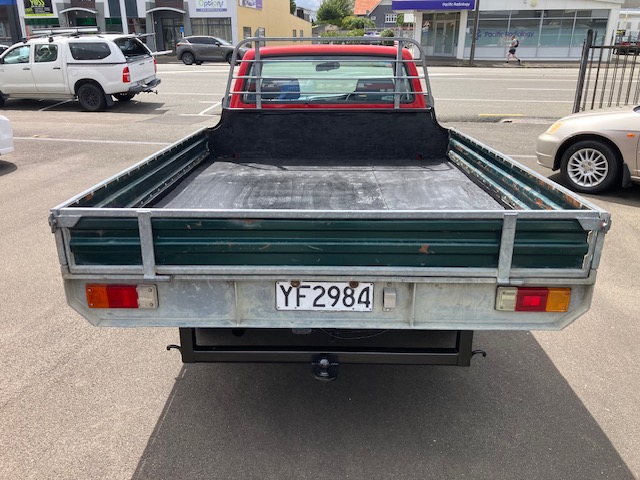 1999 Toyota HiLux. 2.7P, 2WD, Flat Deck