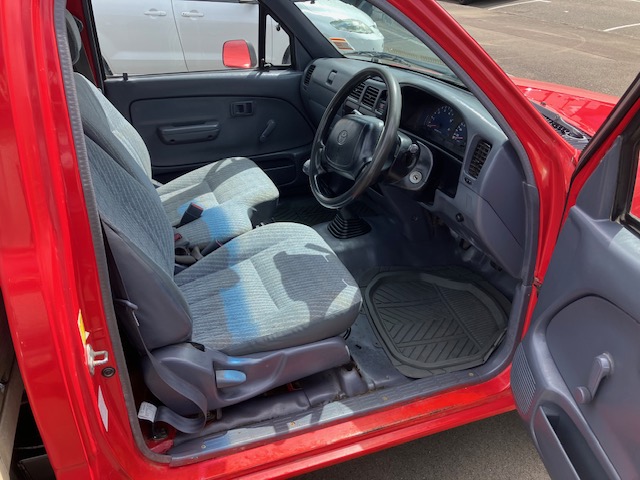 1999 Toyota HiLux. 2.7P, 2WD, Flat Deck