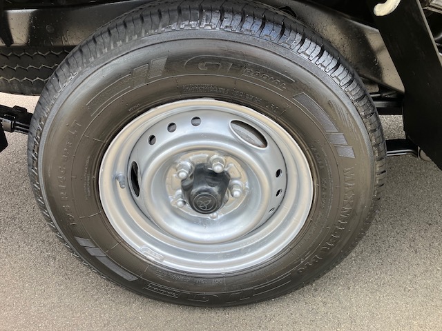 1999 Toyota HiLux. 2.7P, 2WD, Flat Deck