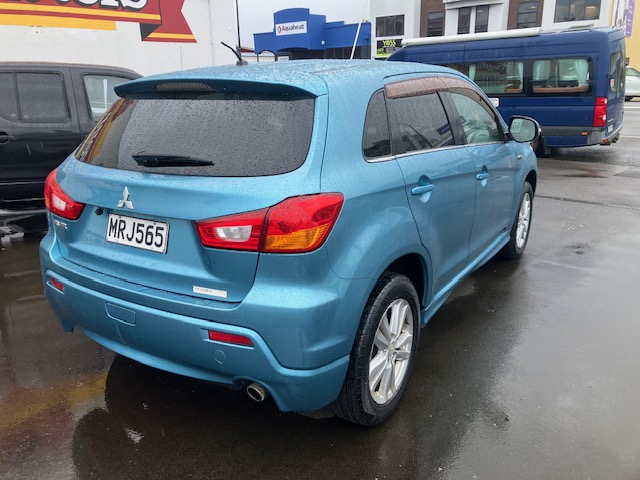 2010 Mitsubishi RVR.