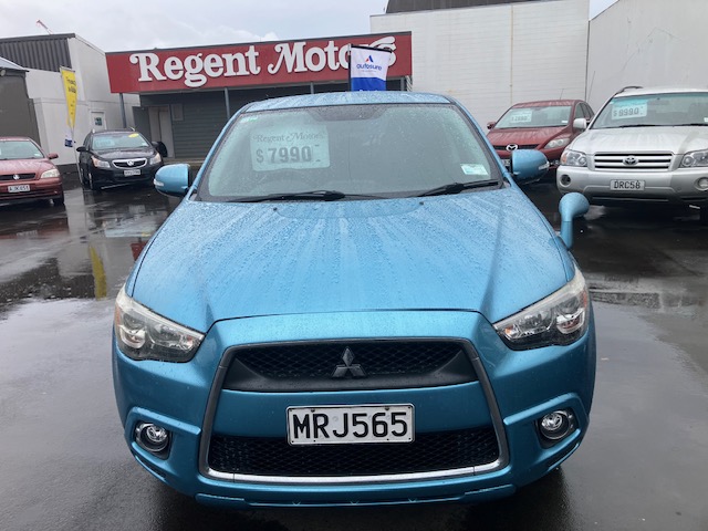 2010 Mitsubishi RVR.