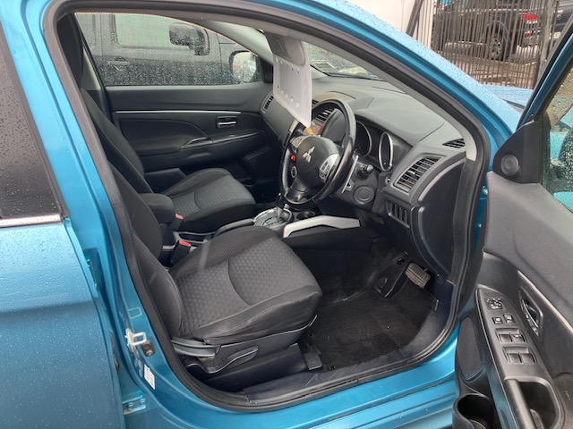 2010 Mitsubishi RVR.