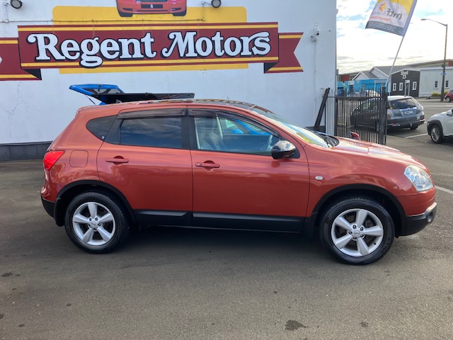 2008 Nissan Dualis. Auto