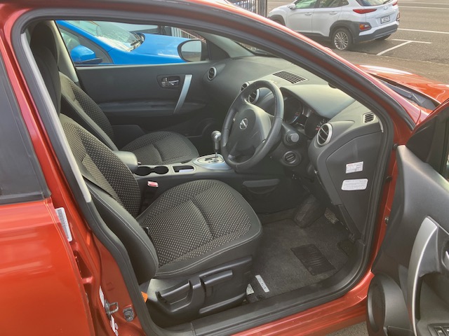 2008 Nissan Dualis. Auto