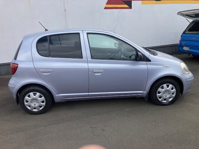 2003 Toyota Vitz, Auto