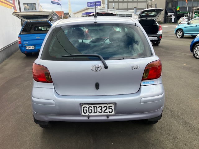 2003 Toyota Vitz, Auto