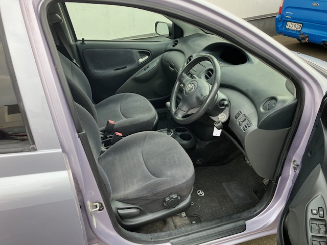 2003 Toyota Vitz, Auto