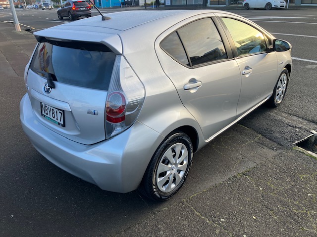 2012 Toyota Aqua. Hybrid, Auto