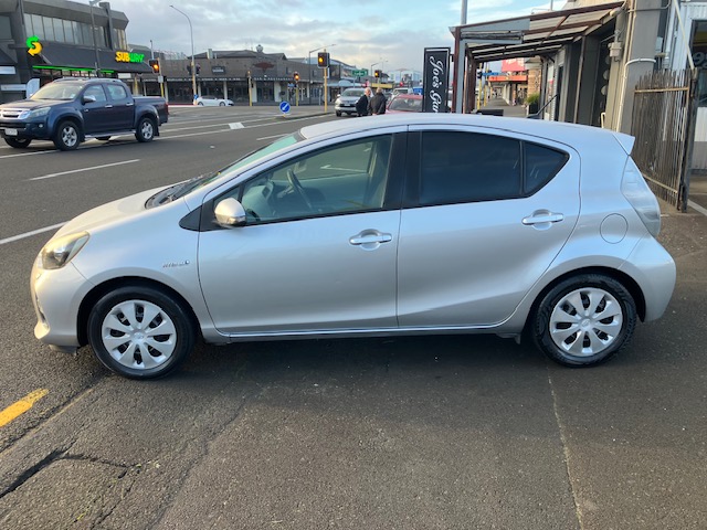 2012 Toyota Aqua. Hybrid, Auto
