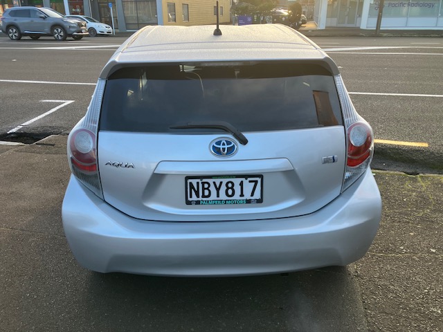 2012 Toyota Aqua. Hybrid, Auto