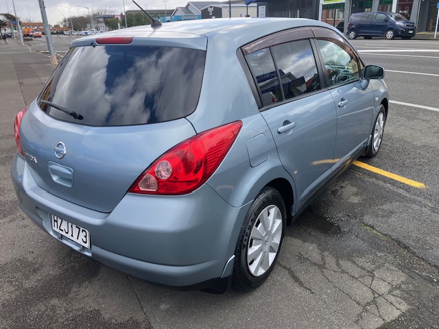 2004 Nissan Tiida.