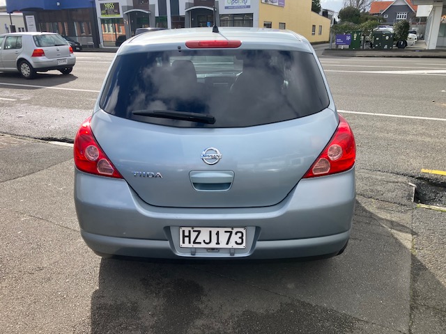 2004 Nissan Tiida.