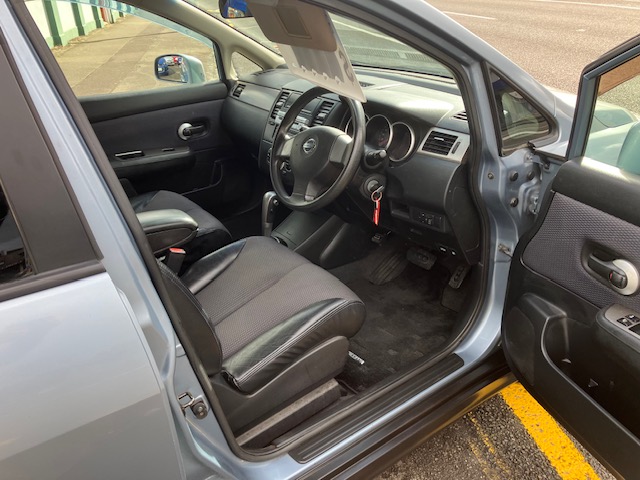 2004 Nissan Tiida.