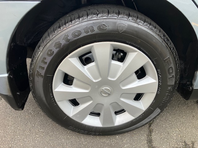 2004 Nissan Tiida.
