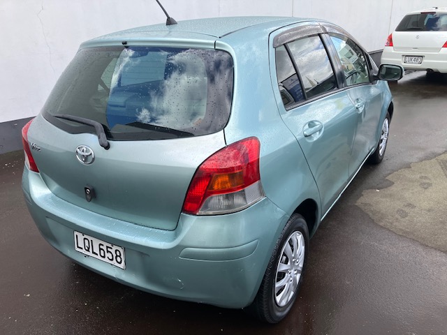 2009 Toyota Vitz. Auto.