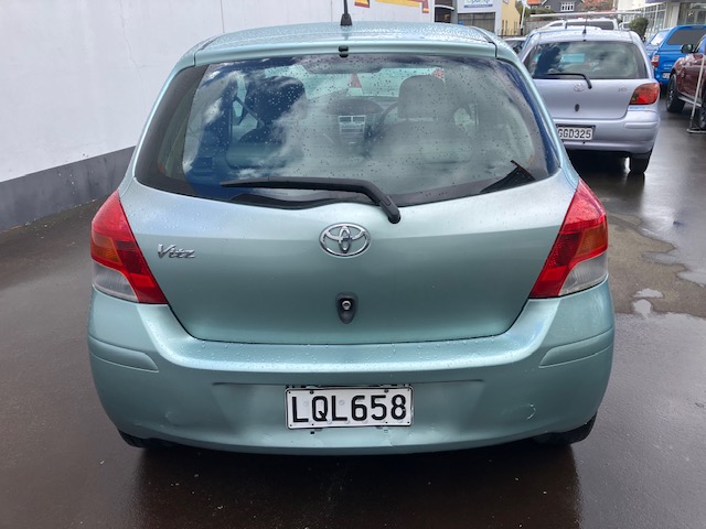 2009 Toyota Vitz. Auto.