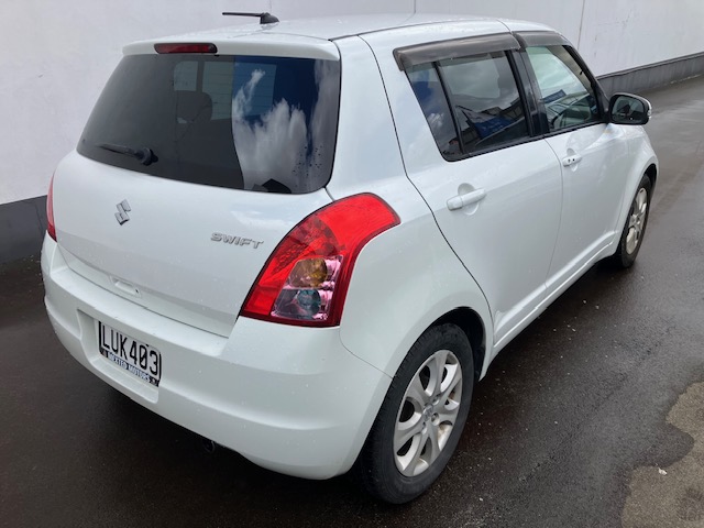 2009 Suzuki Swift. Auto.