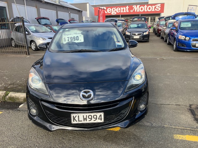 2011 Mazda Axela Sedan.