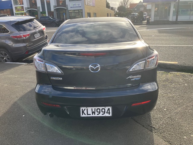 2011 Mazda Axela Sedan.