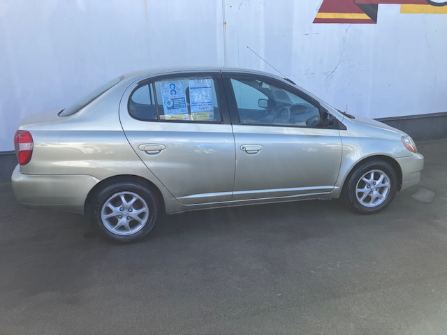 2000 Toyota Platz Saloon.