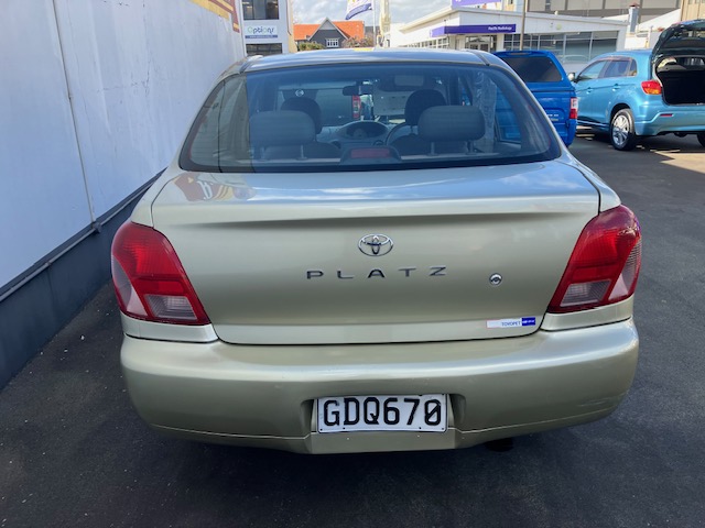 2000 Toyota Platz Saloon.